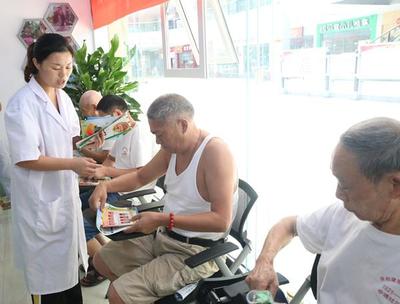 忠县白公街道社区卫生服务中心开展首届医师节暨家庭医生签约服务活动